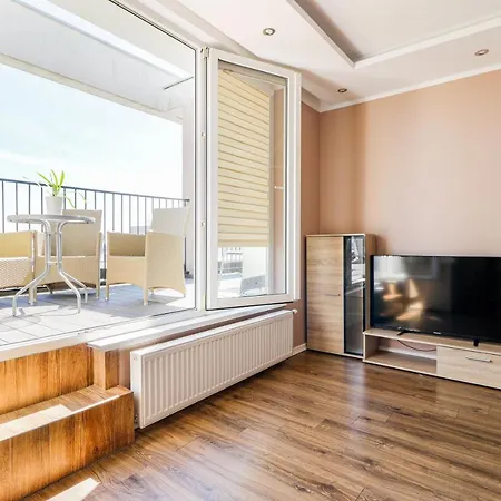 Morena Z Widokiem Z Tarasu Na Morze 슈비노우이스쳬